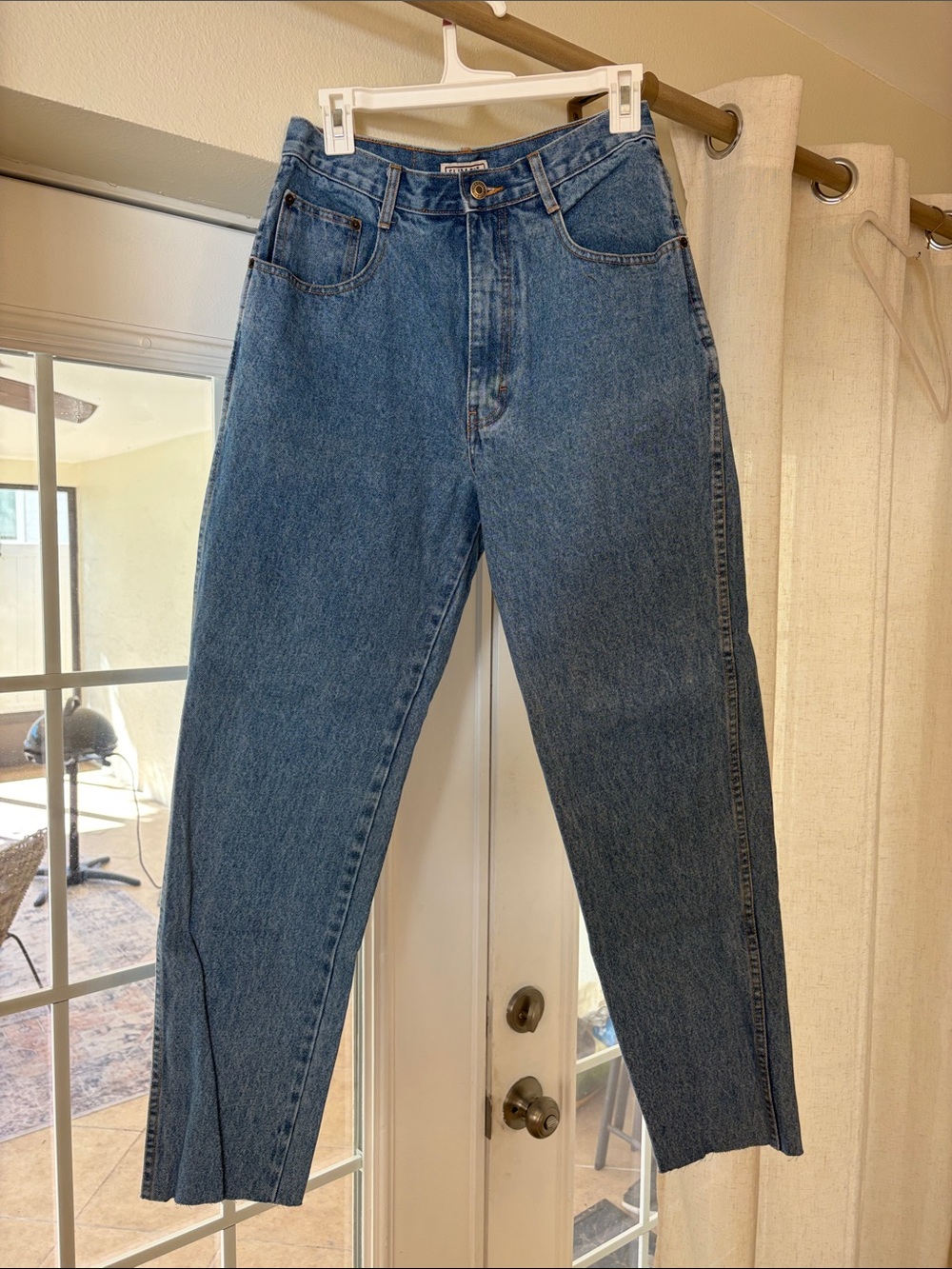 Vintage High-Rise Straight Leg Jeans in Medium Blue